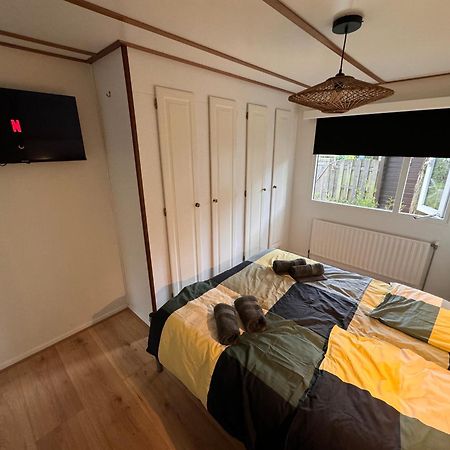 フォールトハイゼンRuim En Luxe Chalet Privetuin - Park 'De Ijsvogel'アパートメント エクステリア 写真