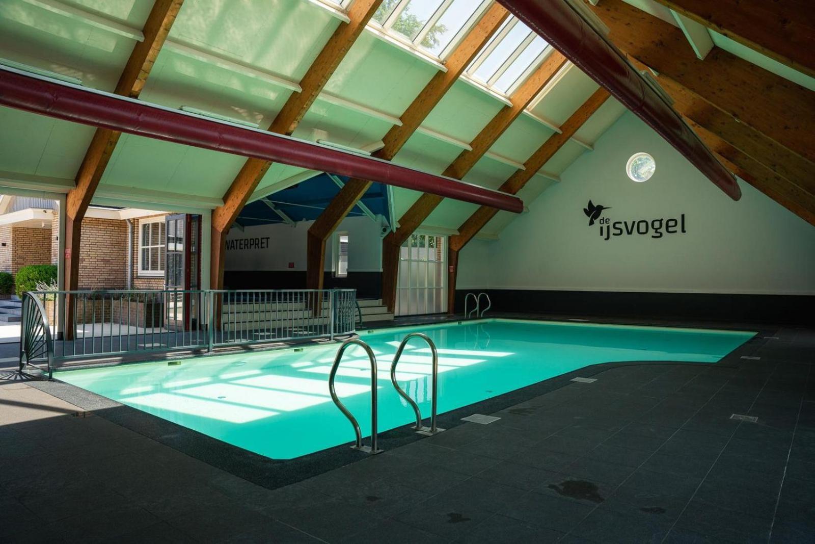 フォールトハイゼンRuim En Luxe Chalet Privetuin - Park 'De Ijsvogel'アパートメント エクステリア 写真