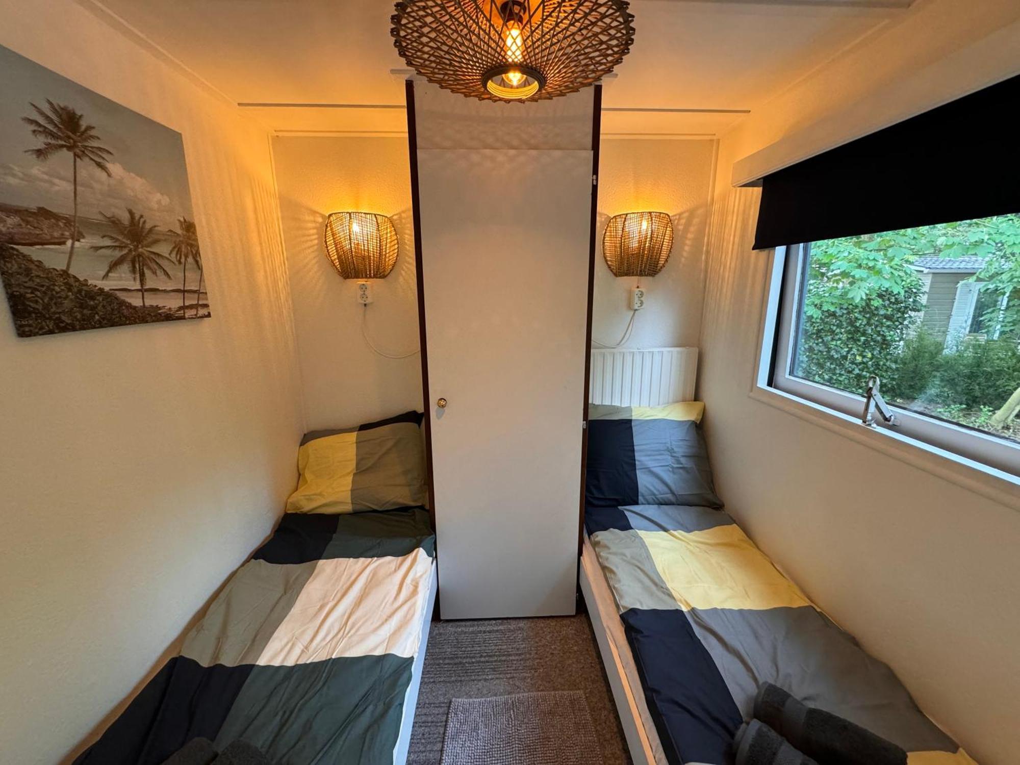 フォールトハイゼンRuim En Luxe Chalet Privetuin - Park 'De Ijsvogel'アパートメント エクステリア 写真