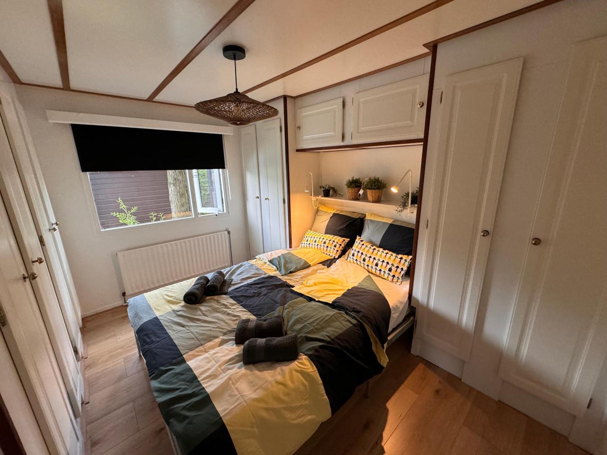 フォールトハイゼンRuim En Luxe Chalet Privetuin - Park 'De Ijsvogel'アパートメント エクステリア 写真