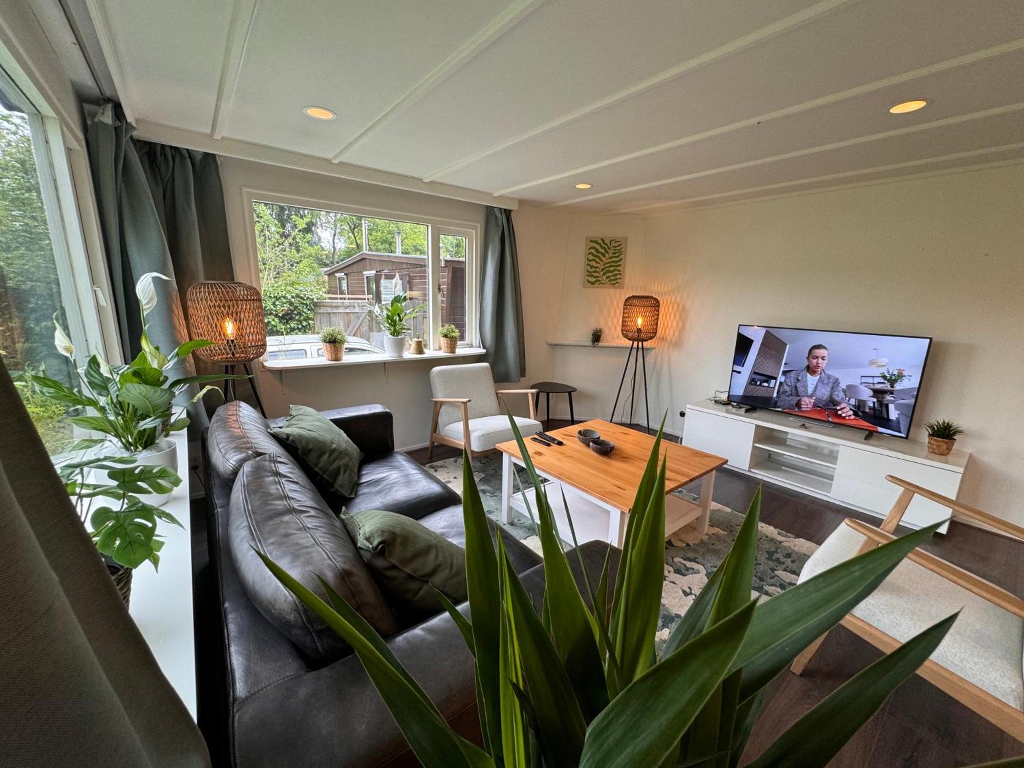フォールトハイゼンRuim En Luxe Chalet Privetuin - Park 'De Ijsvogel'アパートメント エクステリア 写真